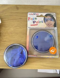 Nontoxic face paint blue