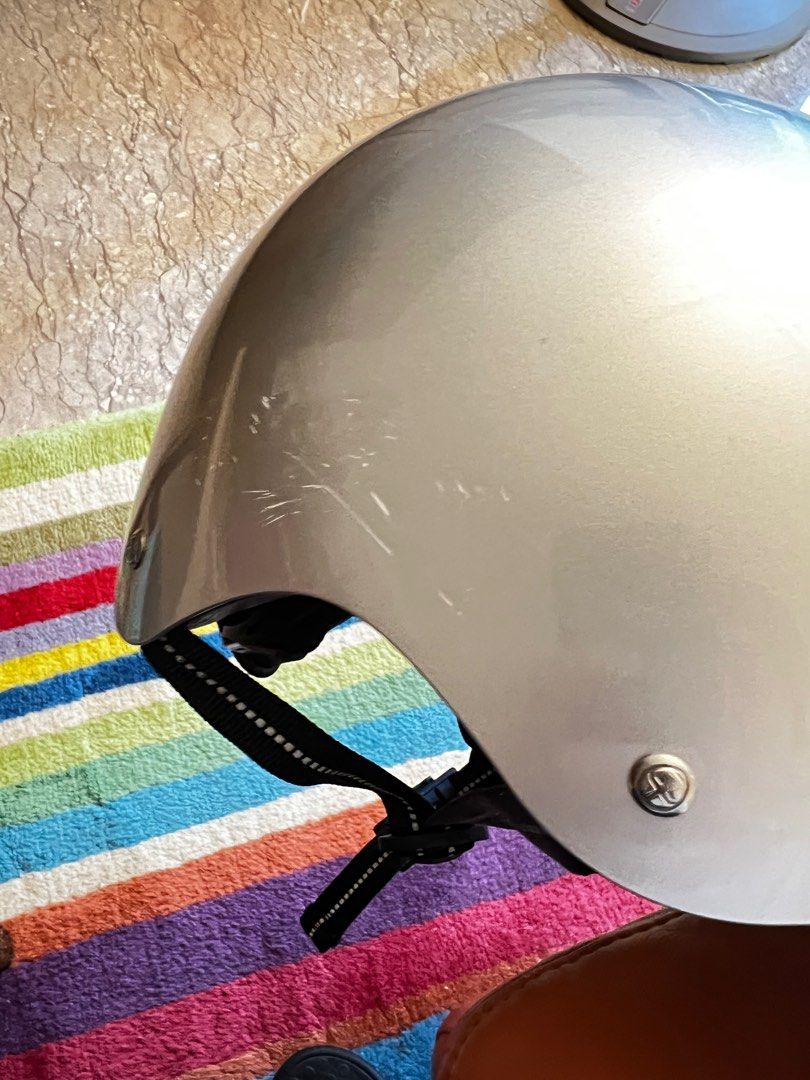 Nutcase Helmet small size Sports Equipment Other Sports