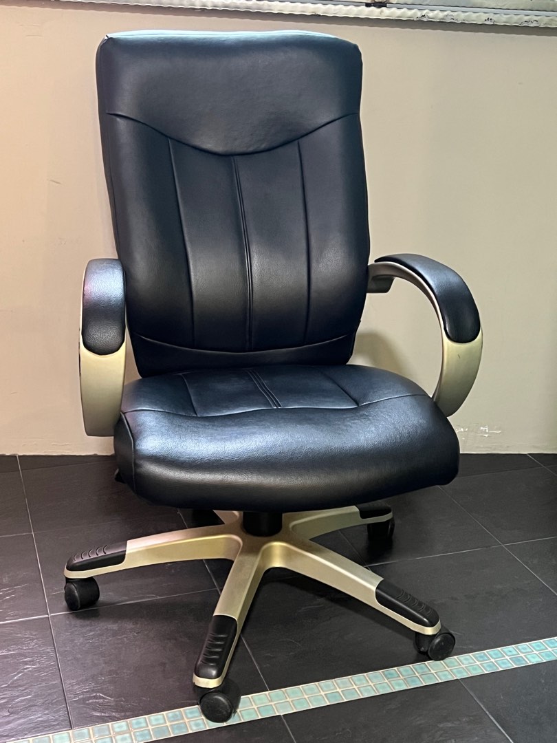 Boss chair online olx