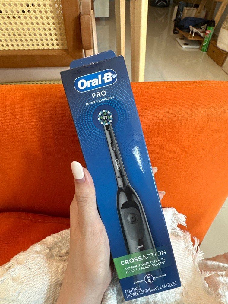 Oral B electric toothbrush, Beauty & Personal Care, Oral Care on Carousell