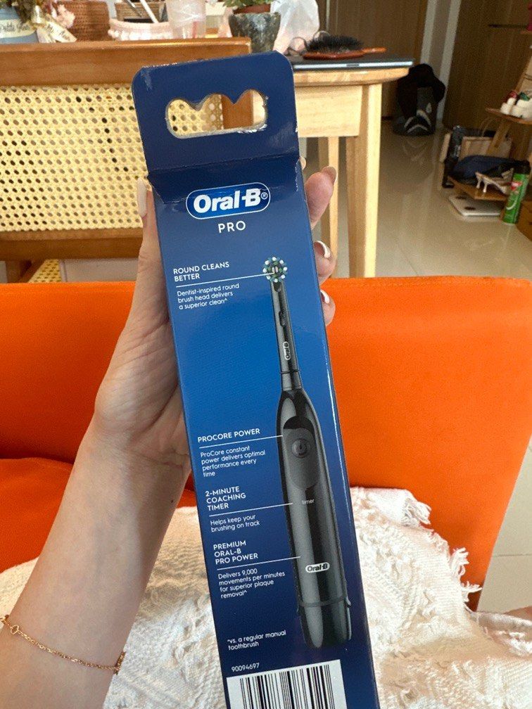 Oral B electric toothbrush, Beauty & Personal Care, Oral Care on Carousell