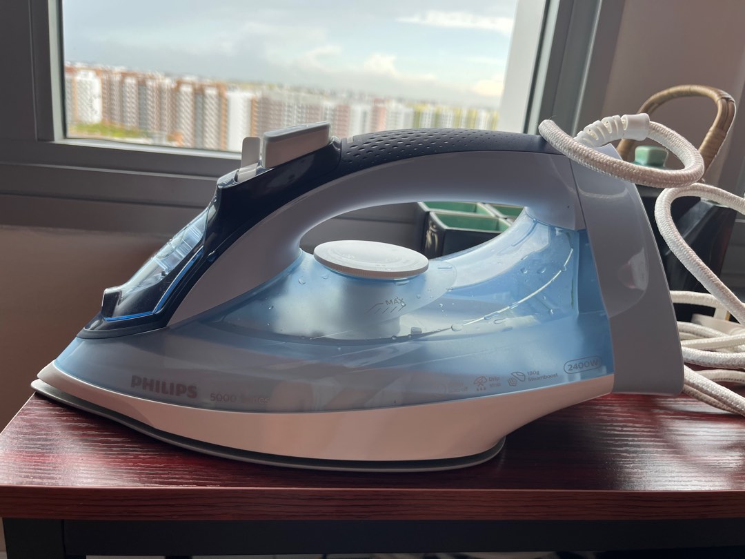 Philips steam iron for sale, TV & Home Appliances, Irons & Steamers on