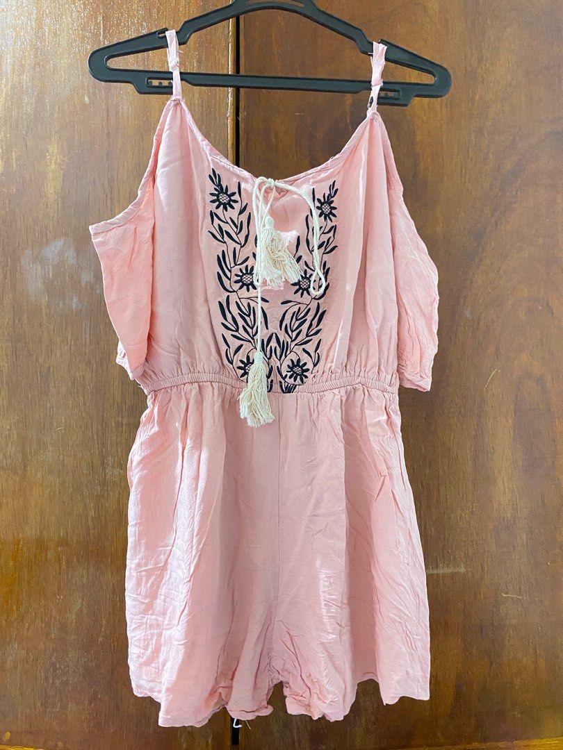 Pink romper (Category: Rompers) located in Taguig. Submitted by triaa_ (Listing ID 1239486569, Image 1). Description: Used once Xs-Medium.