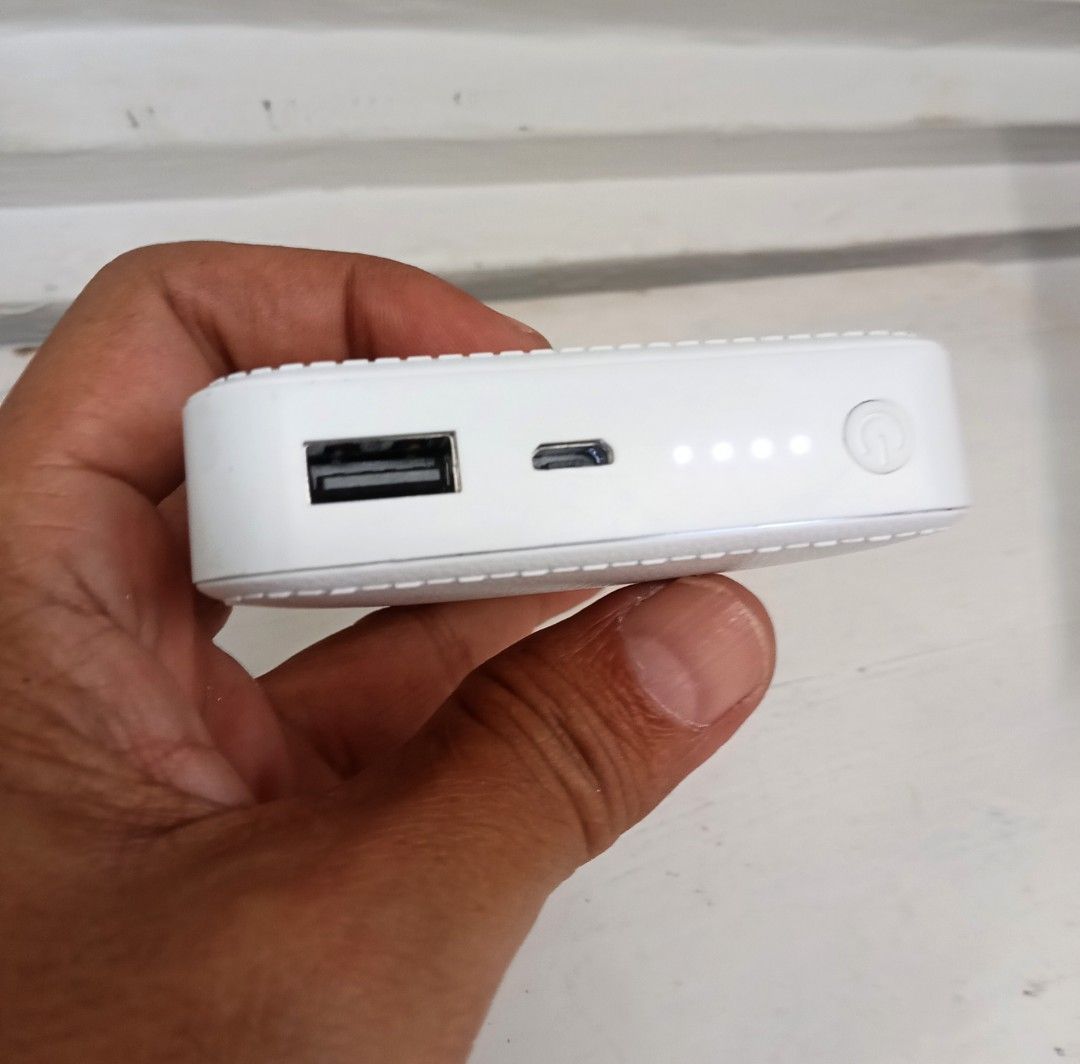 Power bank 8000 mAh, Telepon Seluler & Tablet, Lainnya di Carousell