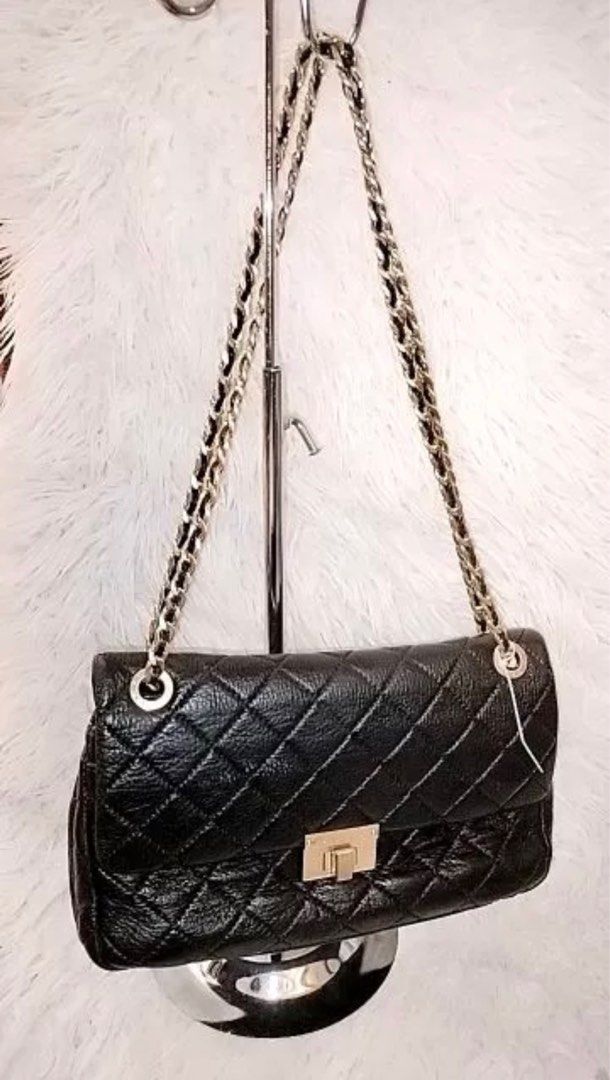 Pre-loved Original Sisley 2-way Bag (Category: Cross-body Bags) located in Pasay City. Submitted by jhokz5683 (Listing ID 1239517436, Image 1). Description: Pre-loved Original Sisley 2-way Bag from Korea.