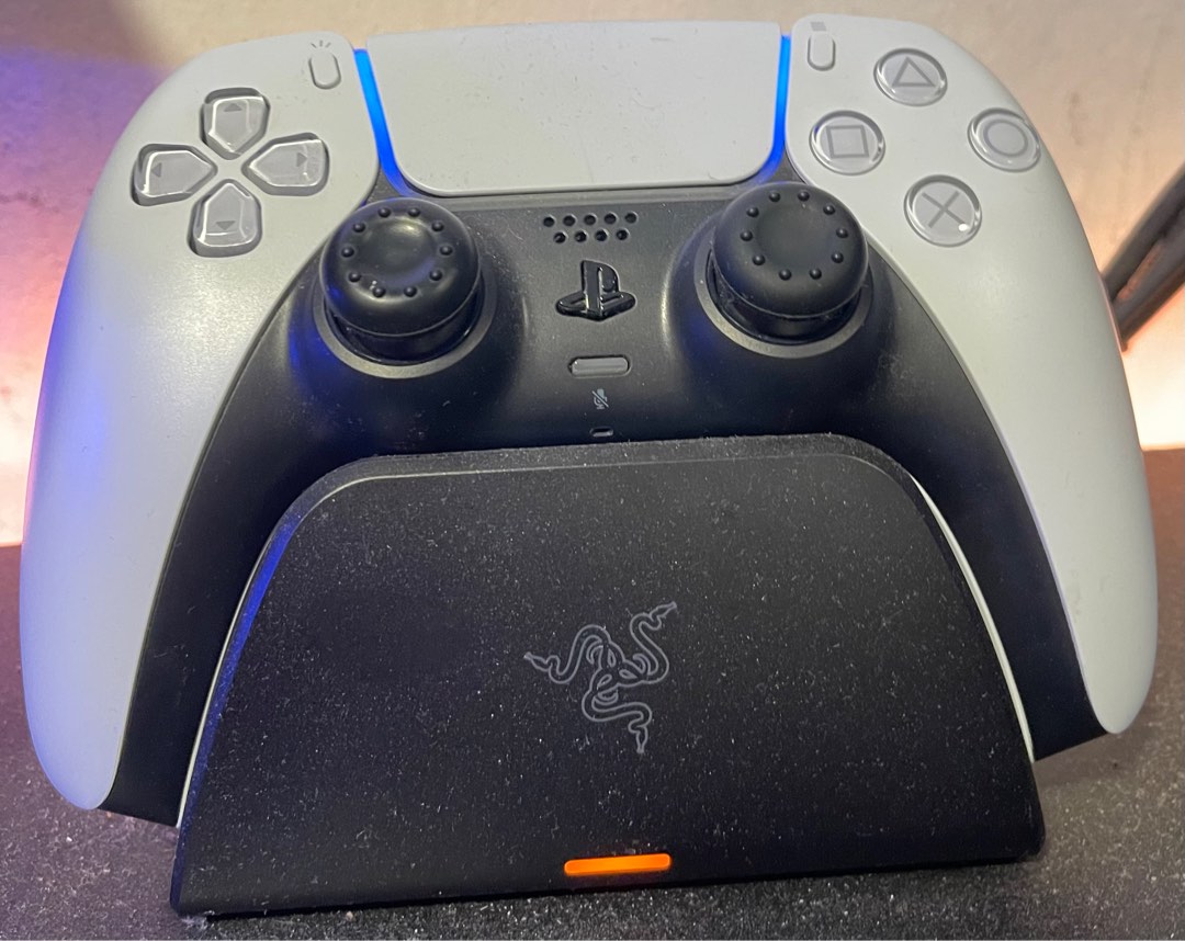 PS5 controller & razer charging dock, Video Gaming, Gaming Accessories ...