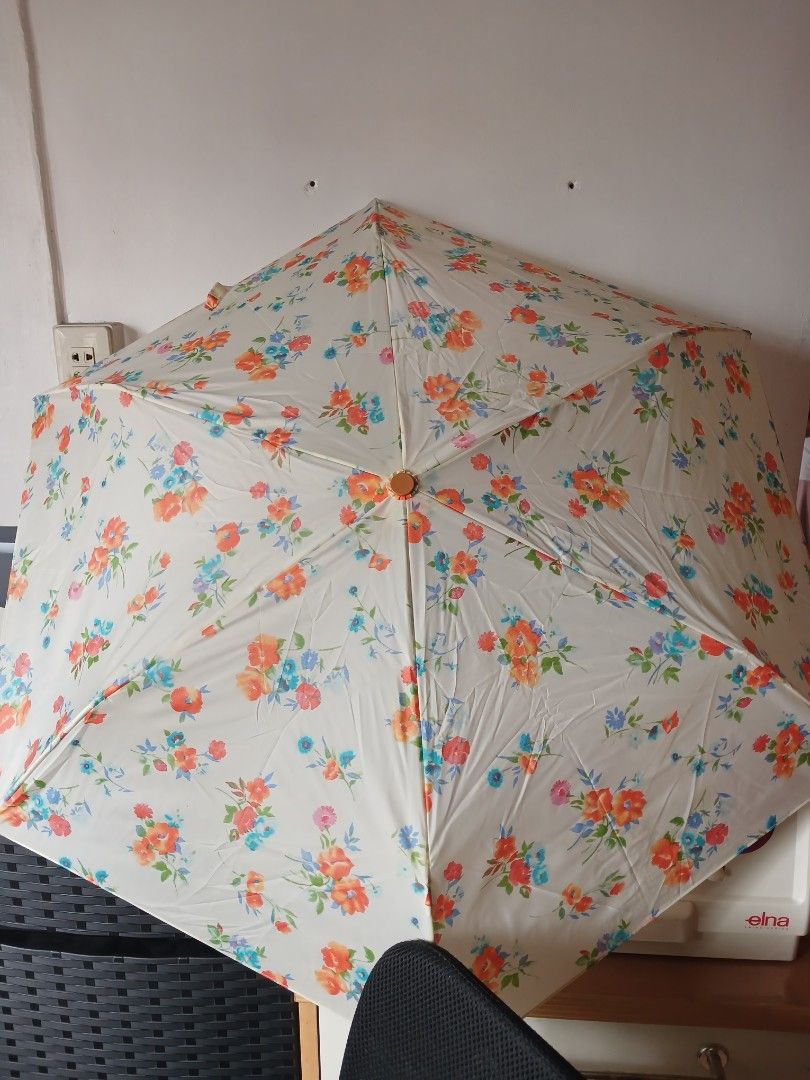 Quality pocket umbrella from Japan (Category: Other Accessories) located in Pasig City. Submitted by cie21 (Listing ID 1239353389, Image 3). Description: Pocket umbrella, very lightweight and compact, unique design, almost new, stainless steel shaft, 6 gusok, like new, no sleeves. perfect for sunny days. #price depends on quality, rareness and uniqueness of design, and quality and durability. Last price..