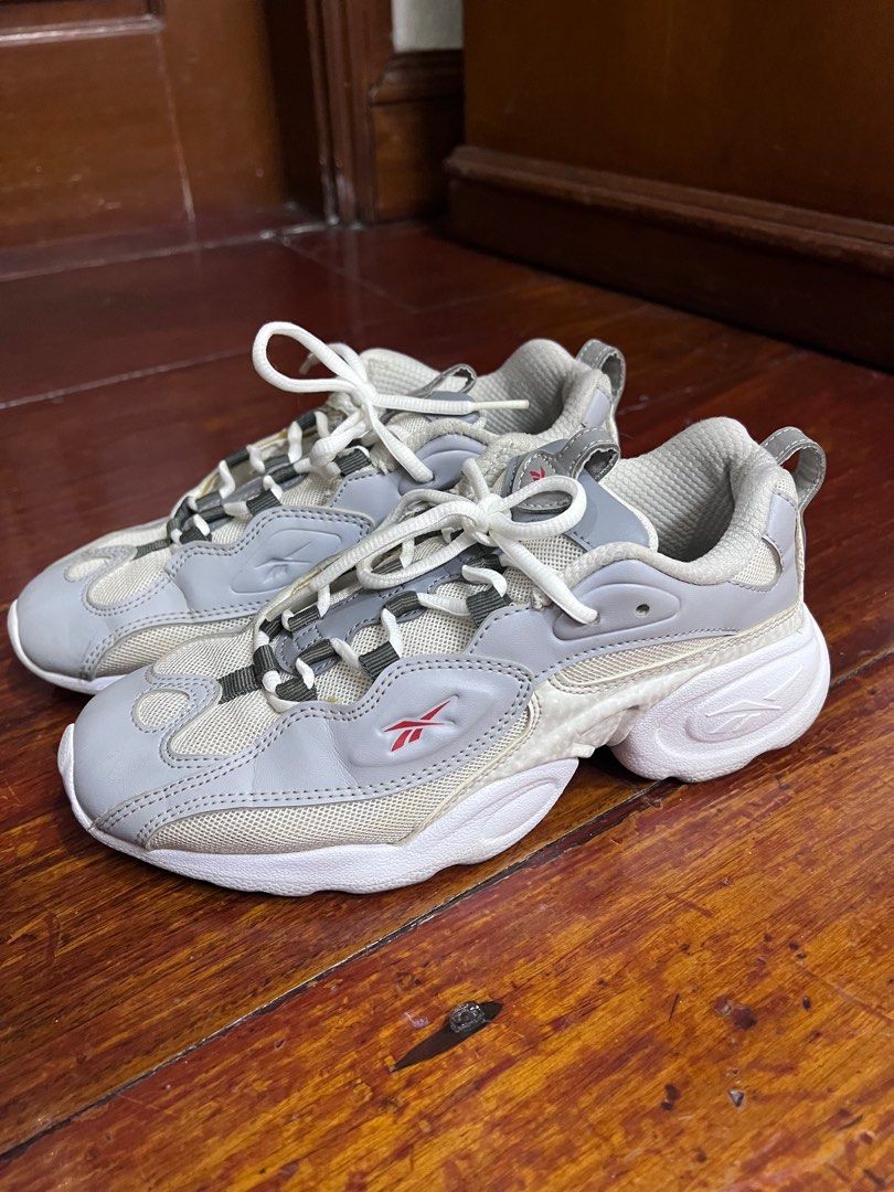Reebok in white and grey (Category: Sneakers) located in Manila. Submitted by clothesflip (Listing ID 1239386445, Image 1). Description: Reebok Electro 3D in white and grey.