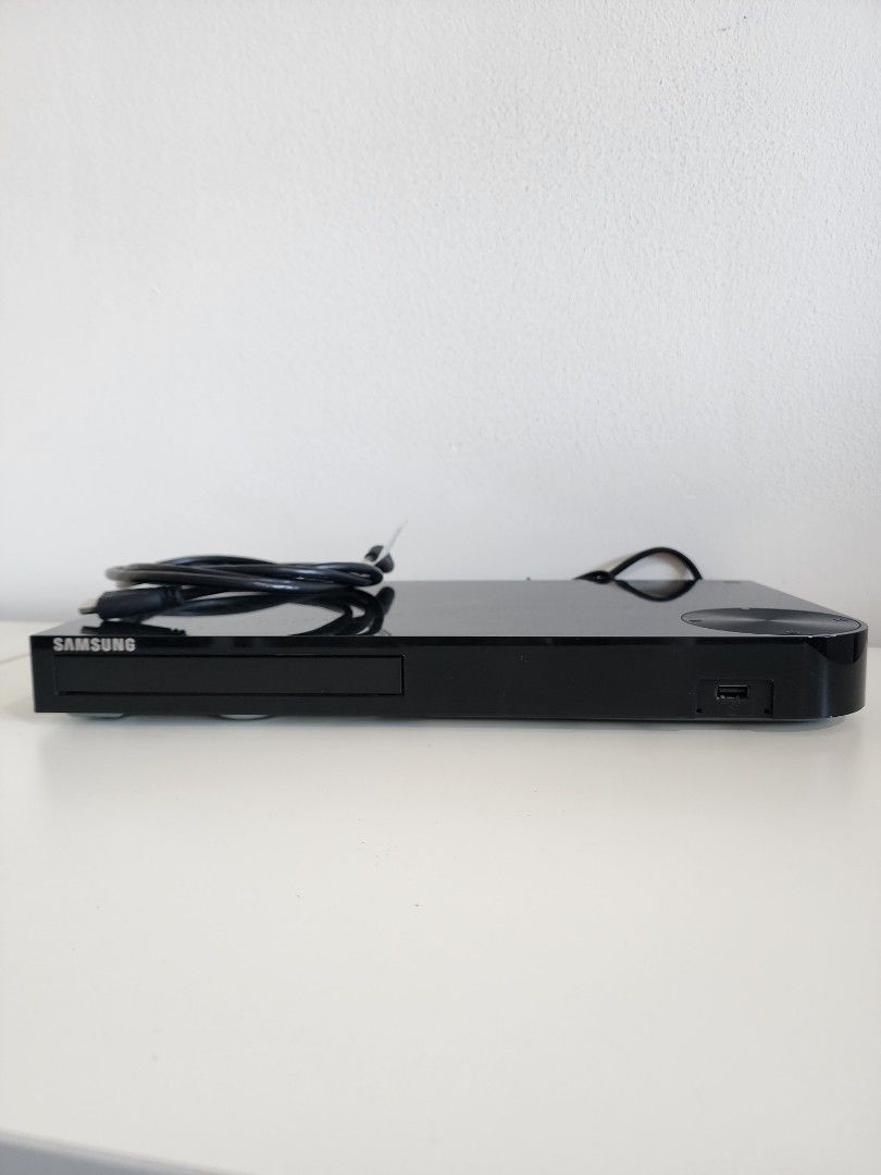 Samsung Blu Ray 3D Player BDF5500, TV & Home Appliances, TV