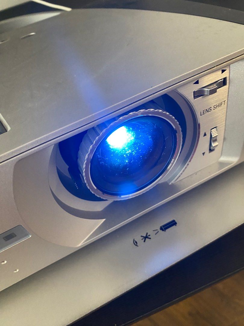 Sanyo LCD Projector Z1, TV & Home Appliances, TV & Entertainment