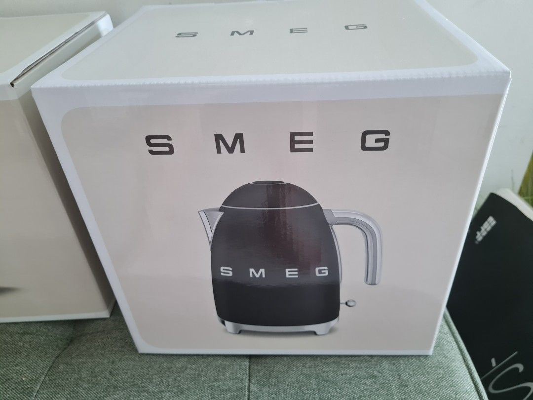 Smeg toaster and kettle set with warranty, TV & Home Appliances