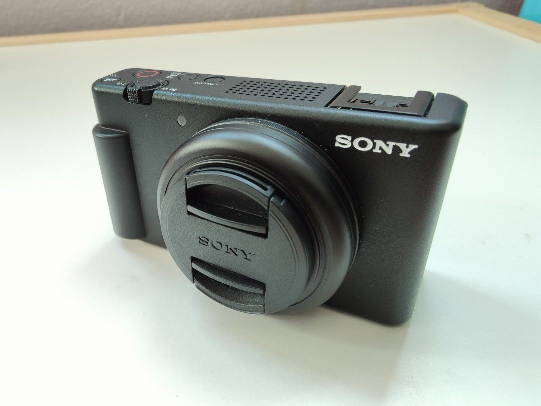 Sony Digital Vlogging Camera ZV1F with Spare Batteries, Photography