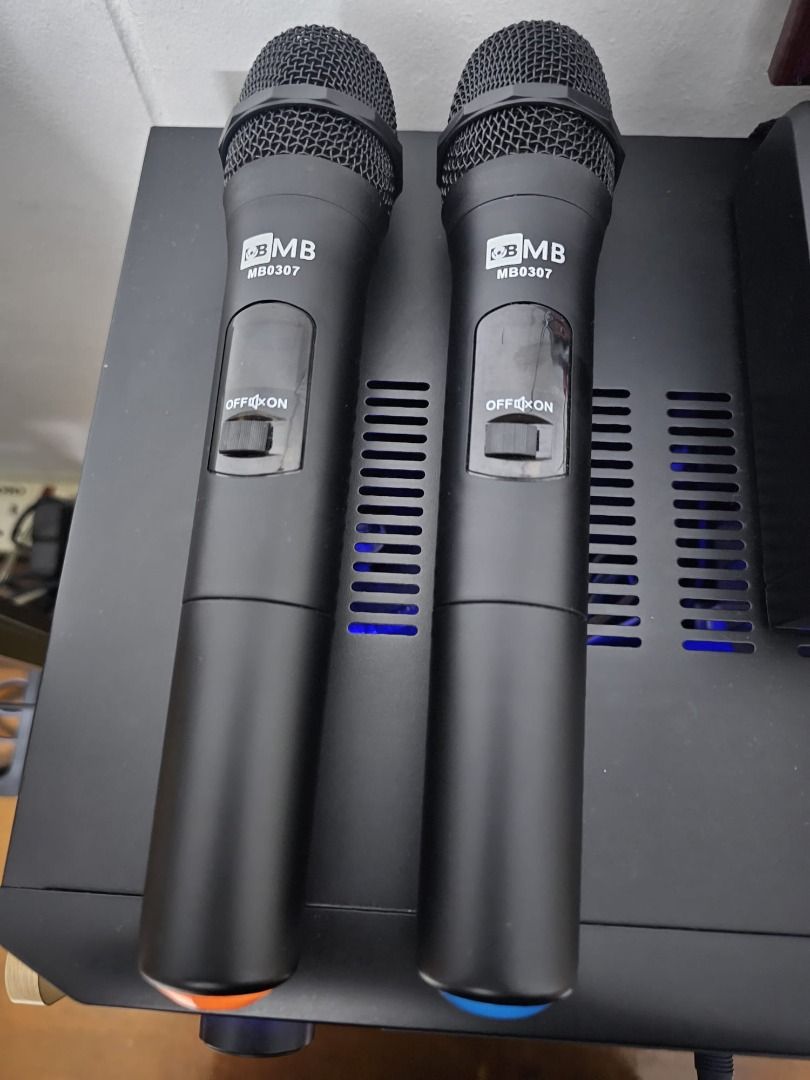 Sound system (Martin Roland Speaker + Amplifier + 2 wireless mic ...
