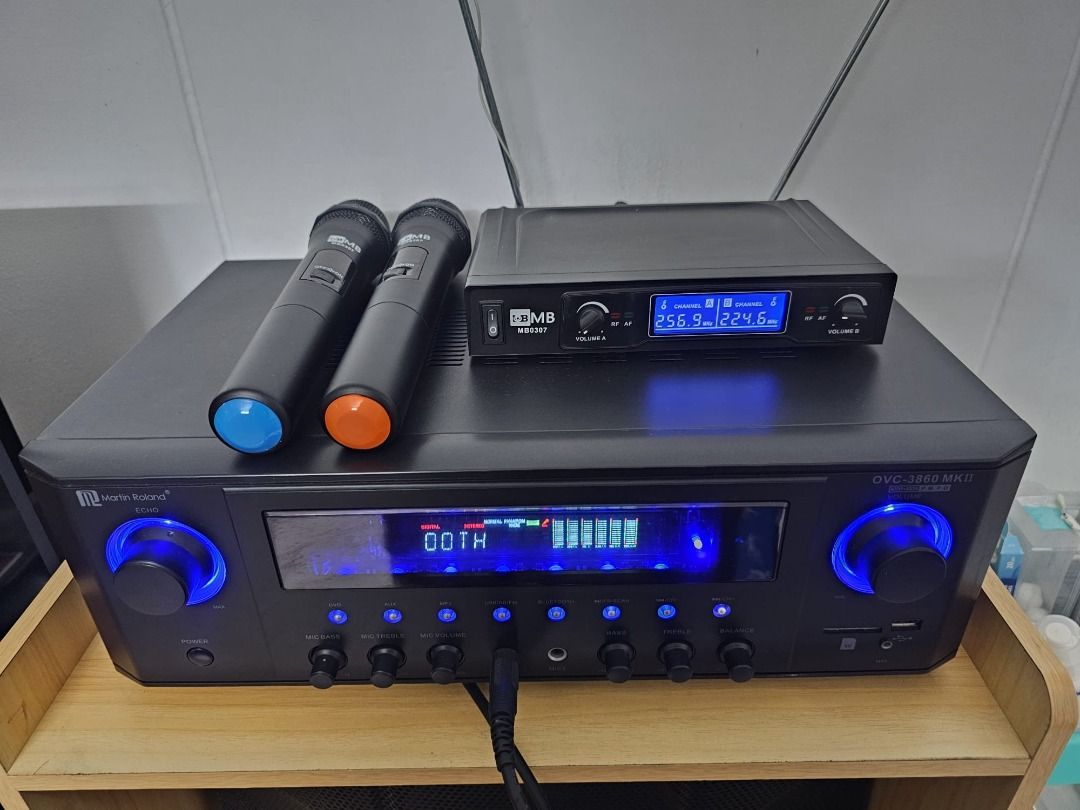 Sound system (Martin Roland Speaker + Amplifier + 2 wireless mic ...