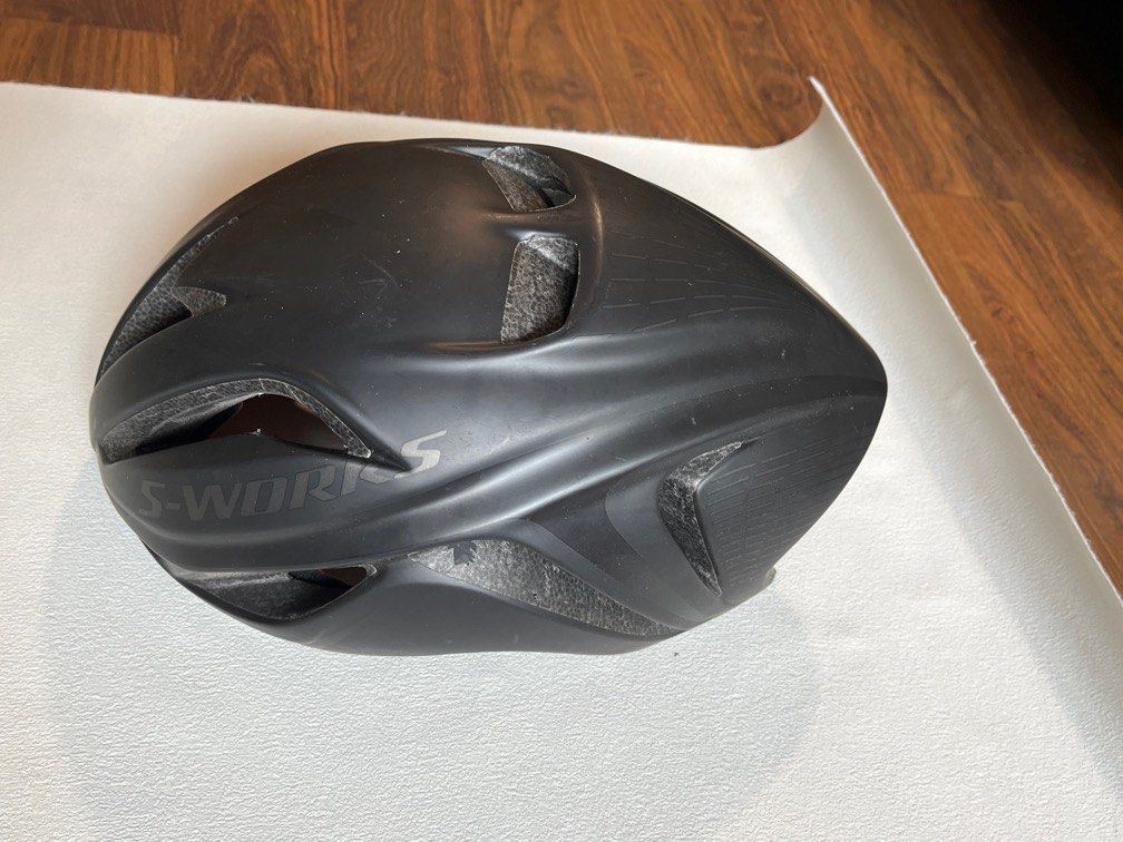 Specialized evade cycling helmet (Category: Parts & Accessories) located in Singapore. Submitted by outlanders (Listing ID 1239423002, Image 2). Description: self collect..
