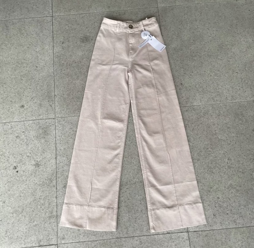 Stradivarius Seamless Twill Culottes (highwaist), Women's Fashion, Bottoms,  Jeans on Carousell