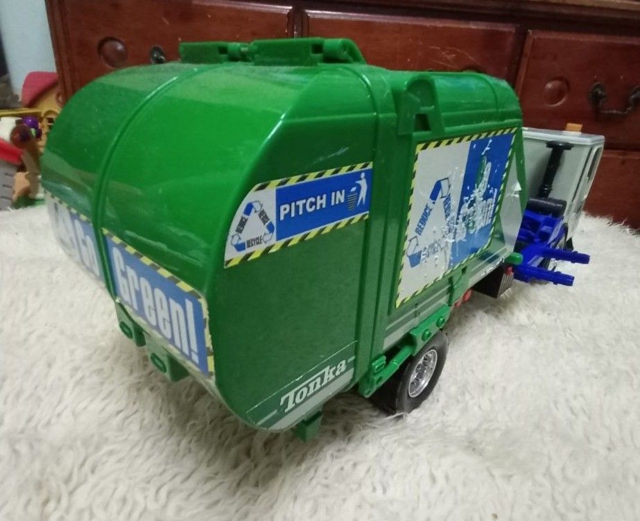 TONKA TITANS go green garbage truck
