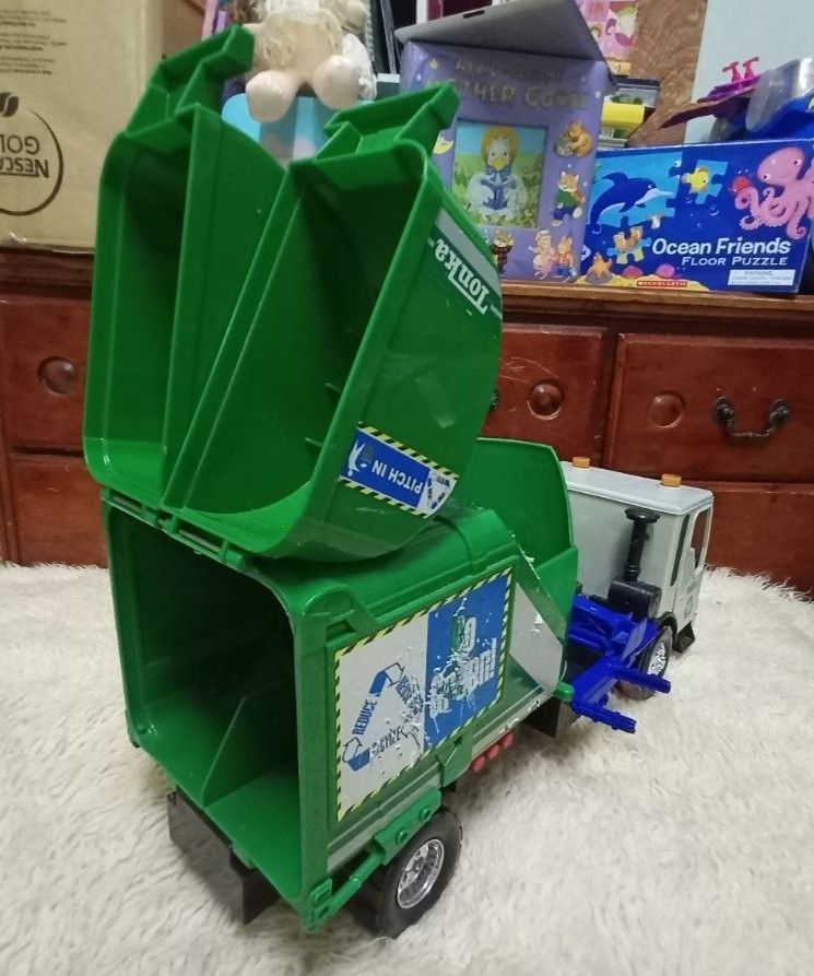 Tonka go top green garbage truck