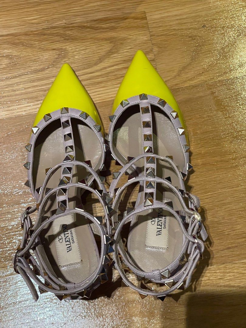 Yellow valentino rockstud 2025