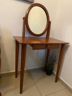 Vanity mirror / Meja solek