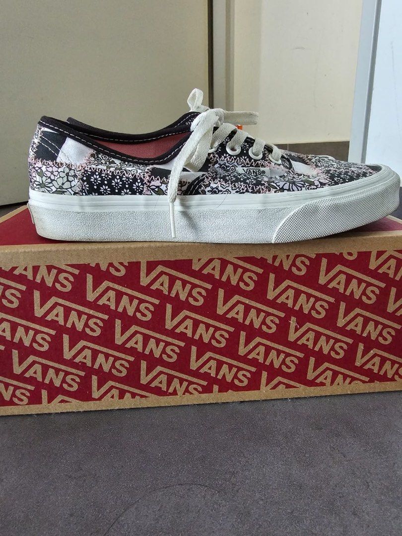Vans Authentic Patchwork (Category: Sneakers) located in Shah Alam. Submitted by nabilasyazwanee (Listing ID 1239456097, Image 2). Description: Worn 3 4 times .