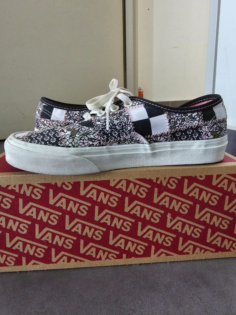Vans Authentic Patchwork (Category: Sneakers) located in Shah Alam. Submitted by nabilasyazwanee (Listing ID 1239456097, Image 3). Description: Worn 3 4 times .