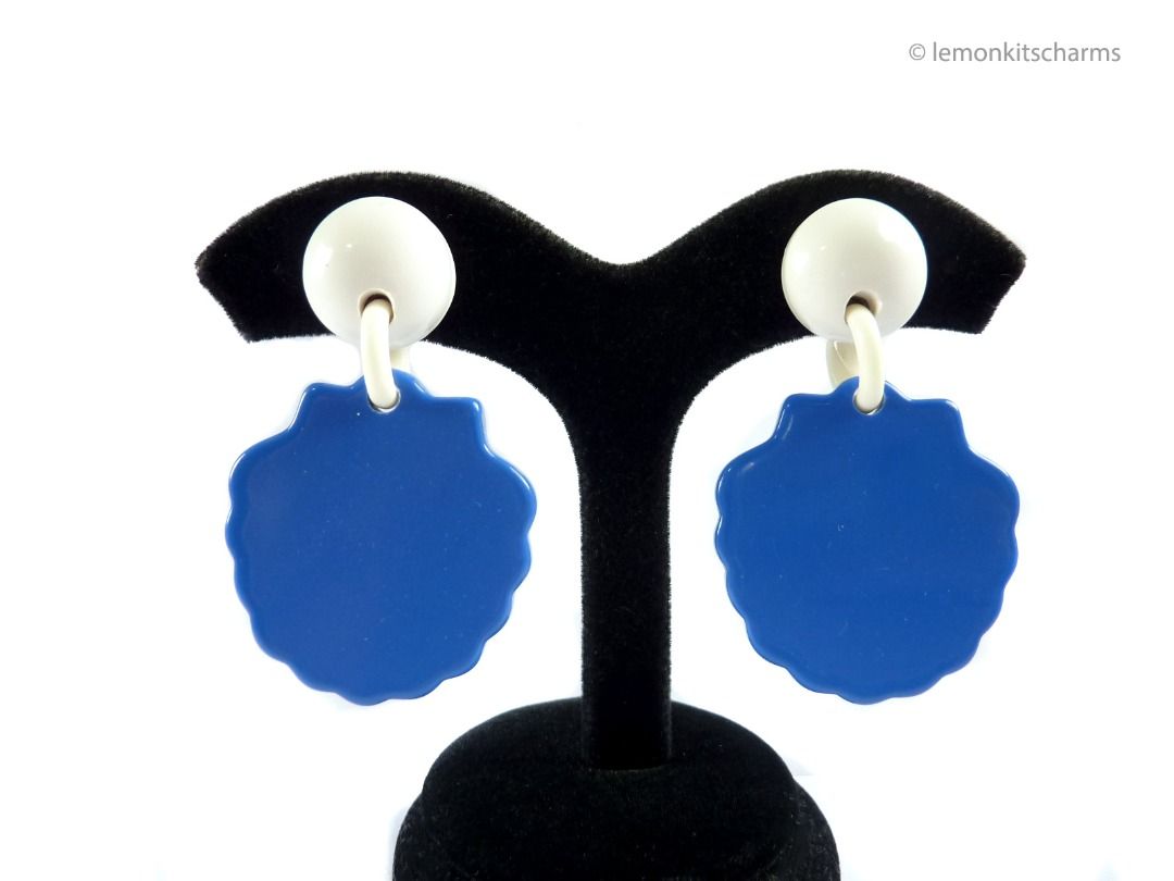 Vintage 1980s Blue White Plastic Earrings Pierced er2246 c