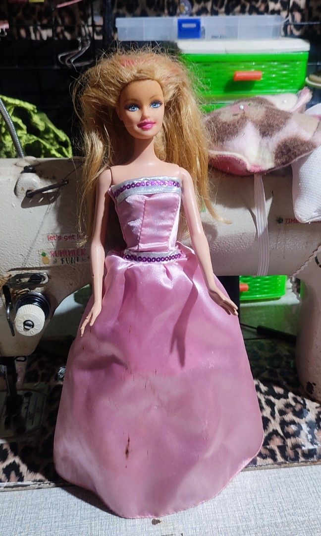 2009 Barbie A Fashion Fairytale Doll 2 in 1 Dress Transforms Lights Sounds  RARE!, Hobbies & Toys, Toys & Games on Carousell