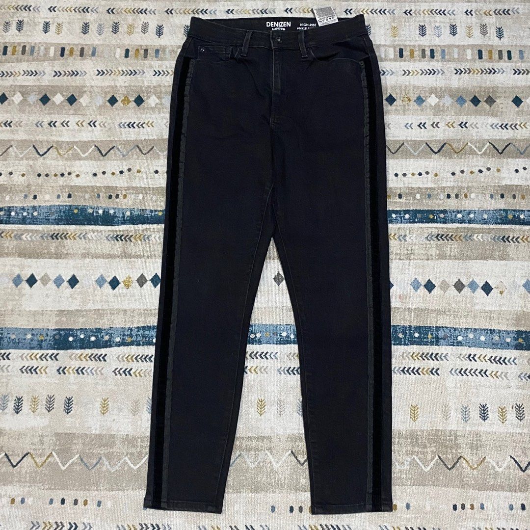 28 DENIZEN By Levi s Skinny Jeans Women s Fashion Bottoms