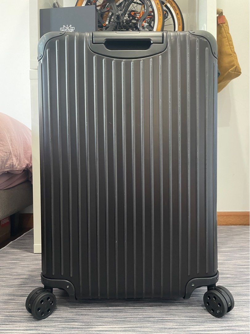 Rimowa topas stealth 32 deals