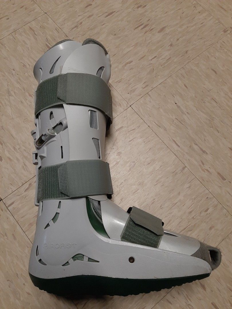 AIRCAST WALKING BOOTS, Health & Nutrition, Braces, Support & Protection
