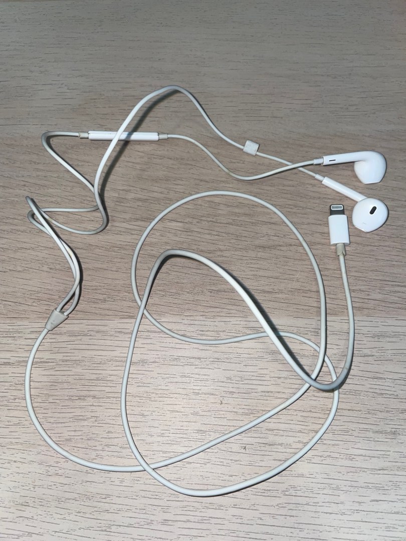 Apple Earphones Wired, Audio, Headphones & Headsets on Carousell