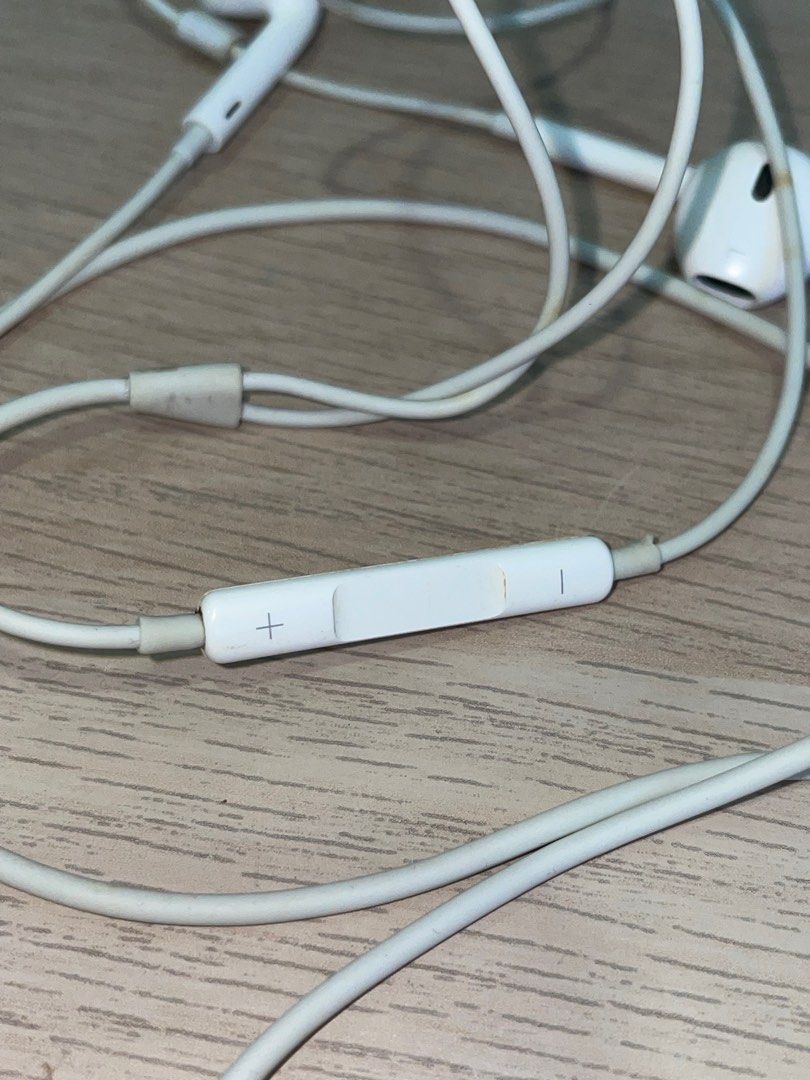 Apple earphones original vs fake deals