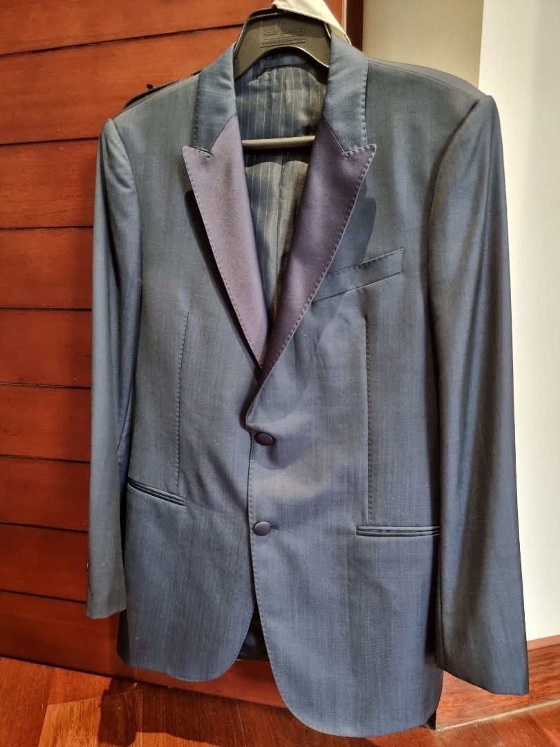 Armani Suit Size 48R Men s Fashion Coats Jackets and Outerwear