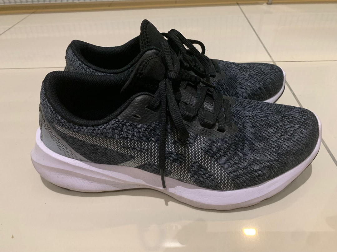 Asics running deals shoes clearance 6t