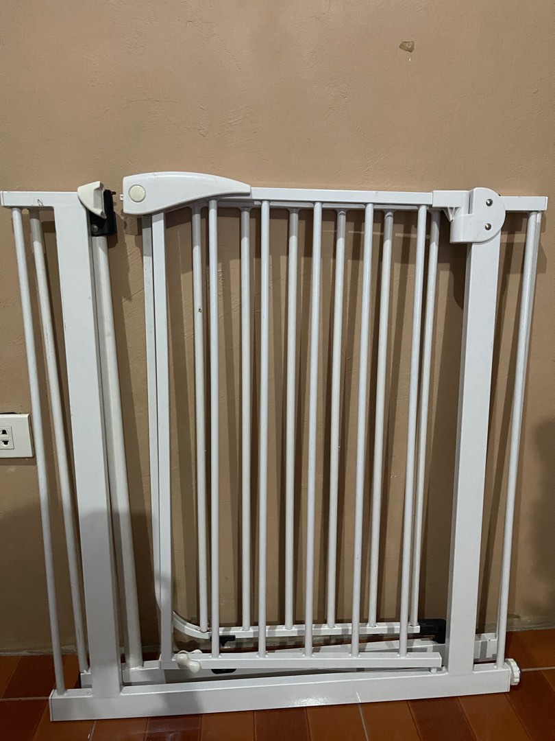 Baby gate/fence on Carousell
