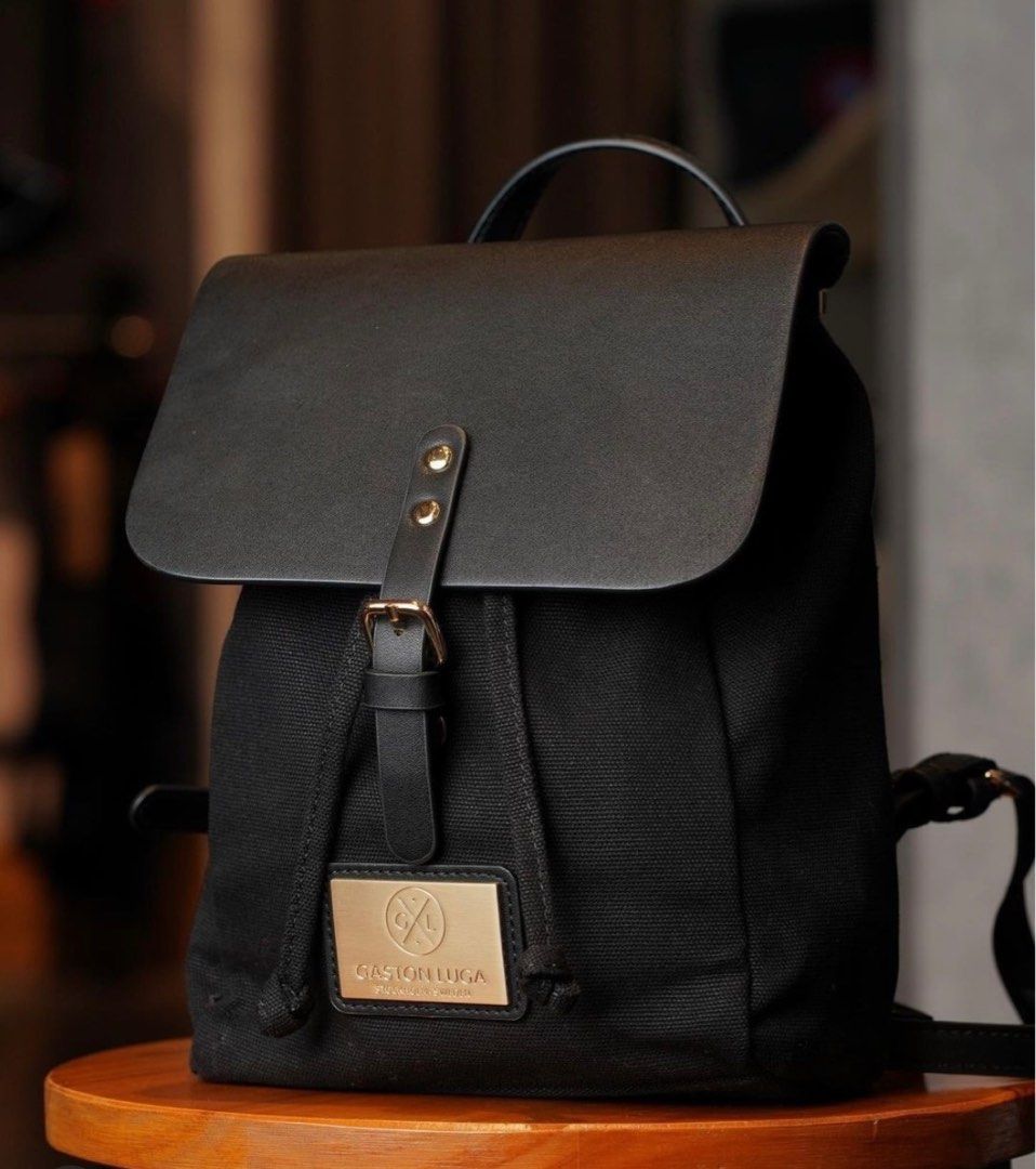 Backpack （分類：背囊）位於 Hong Kong。 由 askfora 提交（商品編號 1239661731，圖片 5）。簡介： Brand: Gaston Luga 買返嚟果時 HKD $7xx 因為儲存得唔係咁好 所以表面有啲壓痕。