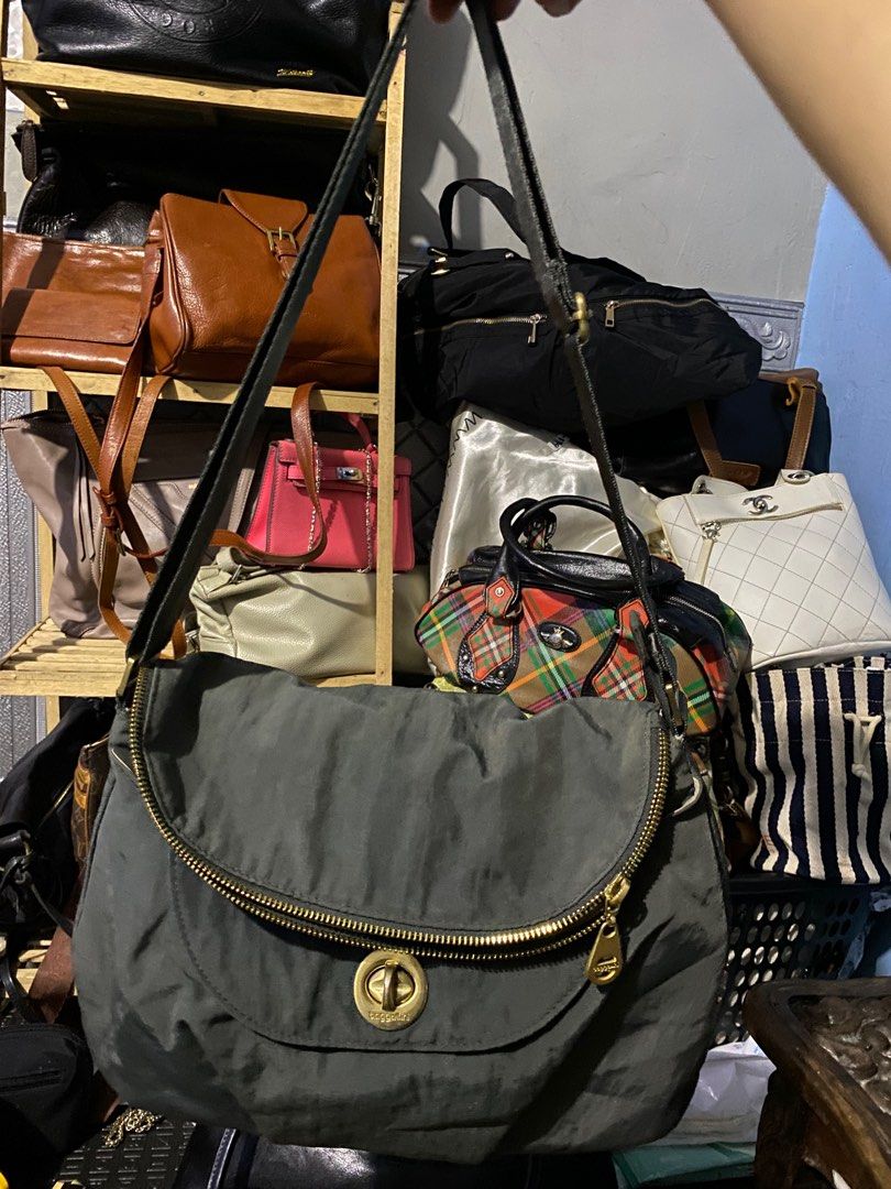 Baggallini sling bag nilon