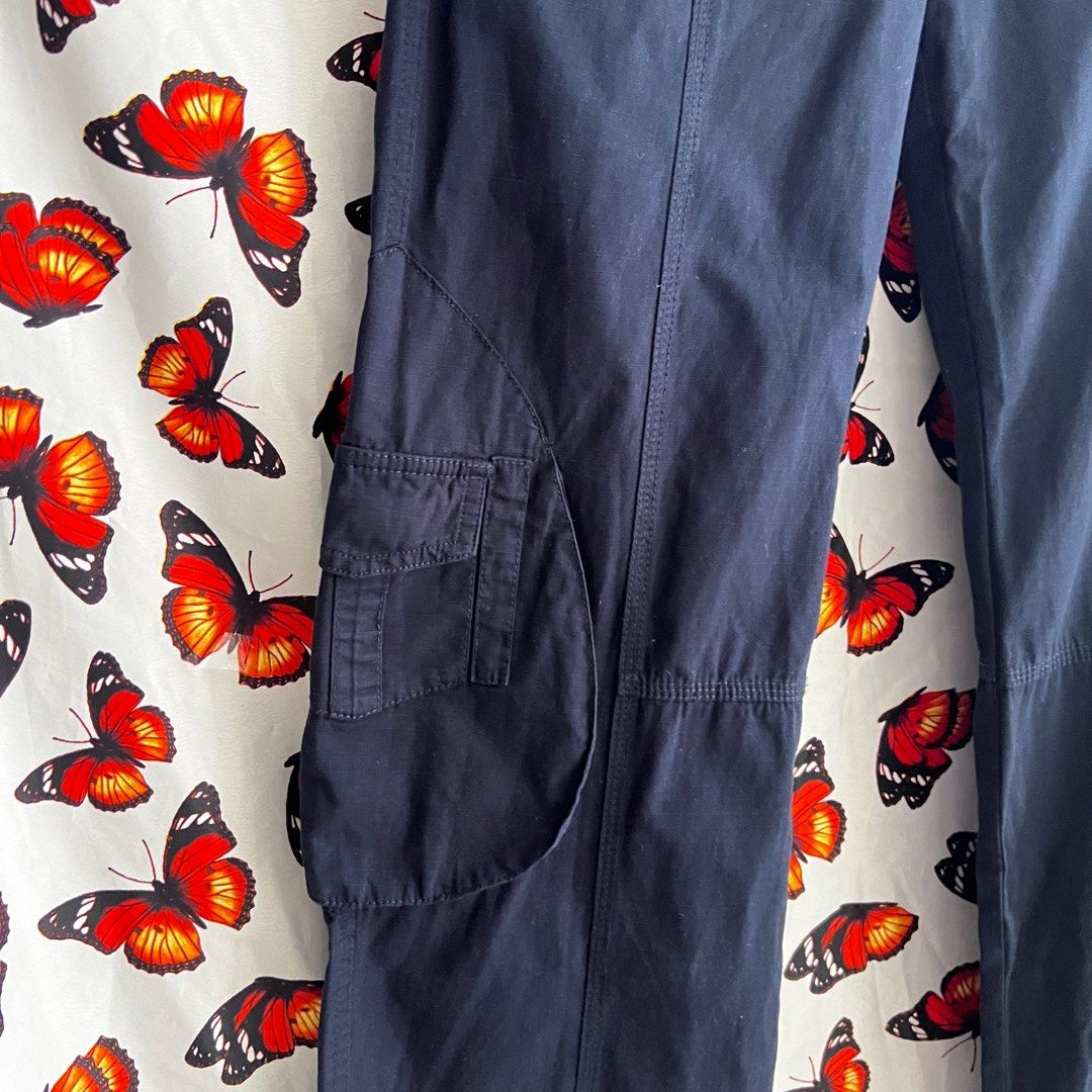 BNWT brandy melville navy / light brown kim cargo pants, 女裝, 褲＆半截裙, 牛仔褲、Leggings Carousell