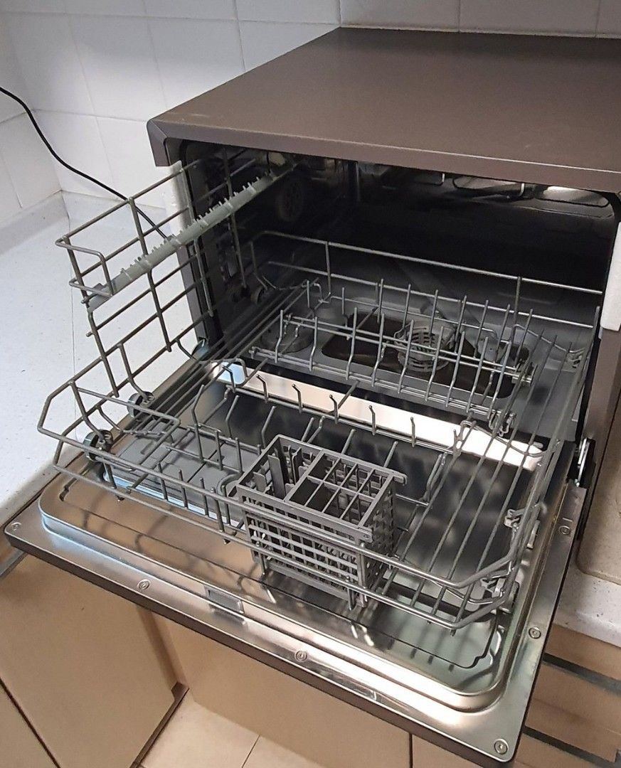 Brand new clearance dishwasher