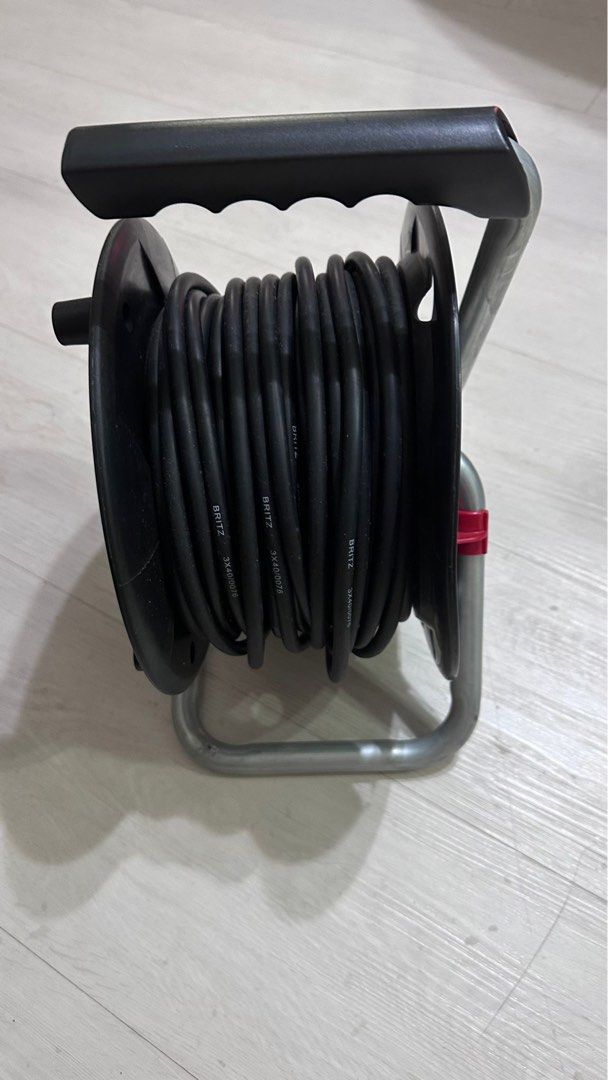 Brennenstuhl Garant 240 Kabeltrommel leer (Outdoor Extension Cable Reel),  TV & Home Appliances, Electrical, Adaptors & Sockets on Carousell