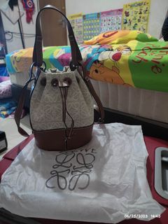 Bucket Bag Ala Lo*w*