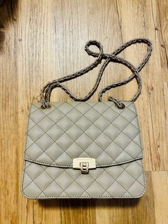 Arwen Quilted Chunky Chain Bag - White