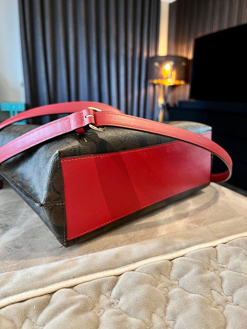 Coach bucket bag (ORIGINAL), Luxury, Bags & Wallets on Carousell