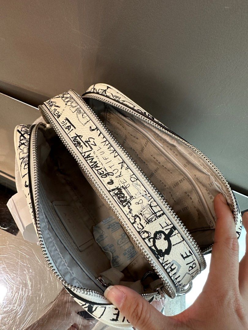 DKNY Erin Camera Bag white graffiti