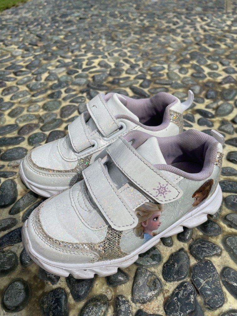 Bata store light shoes