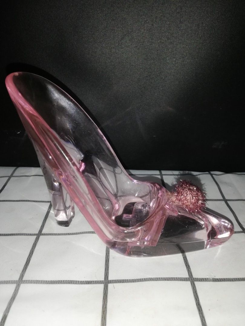 Glass shoes phone holder (Category: Mounts & Holders) located in Mabalacat. Submitted by declutter_by_eij (Listing ID 1239652879, Image 2). Description: PM for more info.