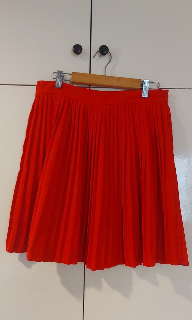 H M pleated red mini skirt Women s Fashion Bottoms Skirts on