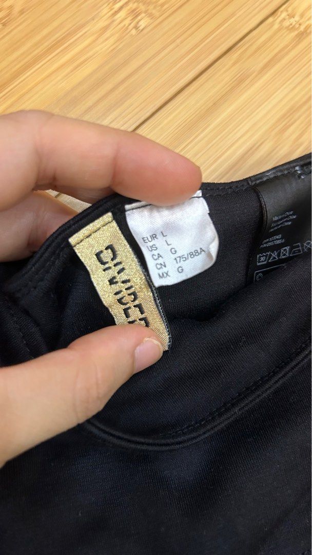 H&M skater skirt (Category: Skirts) located in Antipolo. Submitted by jananasees (Listing ID 1239684390, Image 2). Description: .