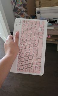 Ipad Pink bluetooth keyboard.